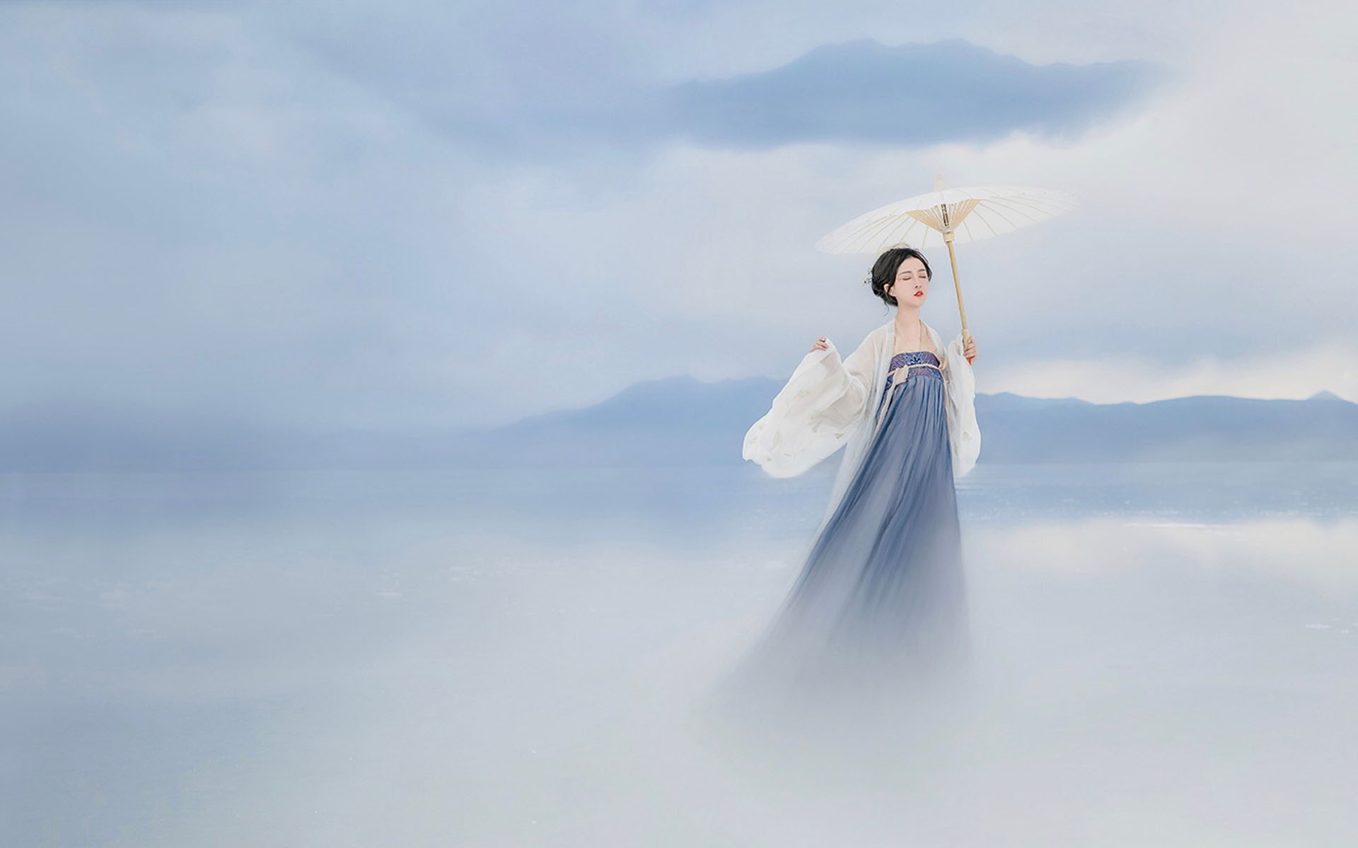 古典仙氣美女高清桌面壁紙 鞋履發飾中的東方韻致